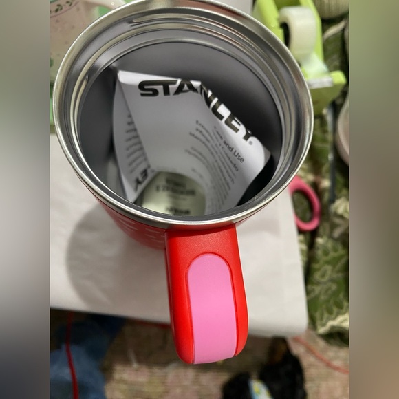 Valentines Day Stanley 20oz Quencher Tumbler. NWT. Red&Pink Hearts Outside. - Picture 13 of 14